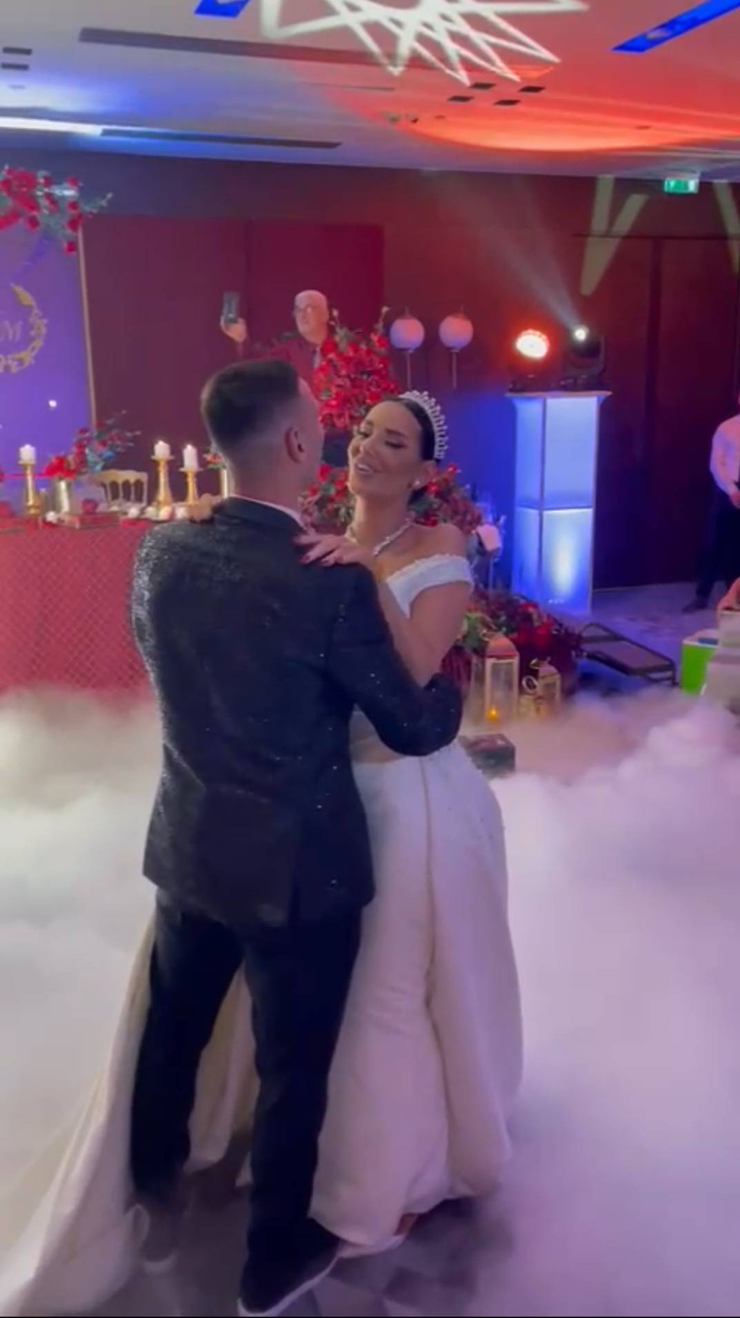 SVI DETALJI GALA VENČANJA Kaće Grujić i Gobeljića: Pred Bogom rekli "DA", u sali PRŠTE EMOCIJE(VIDEO) 5 8a25651b0b4df44fecb19a466c73d4f31f313f2e