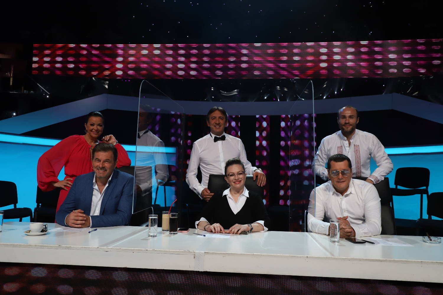 ONI BI DA PEVAJU JOŠ MALO Uzbudljiva borba u polufinalu NIKAD NIJE KASNO (VIDEO) 3 8a2d2d01f5439591473a9289de287306d7893b1b