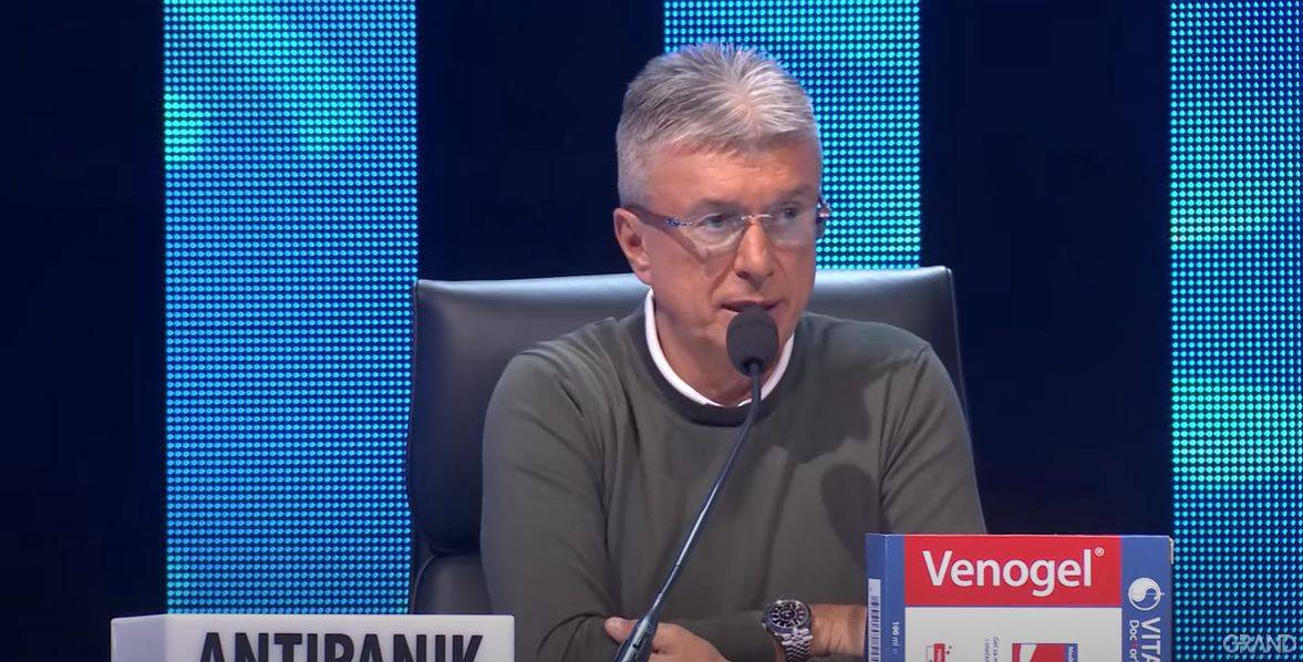 KAKAV PROMAŠAJ! Saša zapisao POGREŠNO IME, kandidatkinja ga PREŠLA, žiri ODUŠEVLJEN 3 8a5773b3efdf02fe2ecff5a5a8bebb5d8a5f0ee1