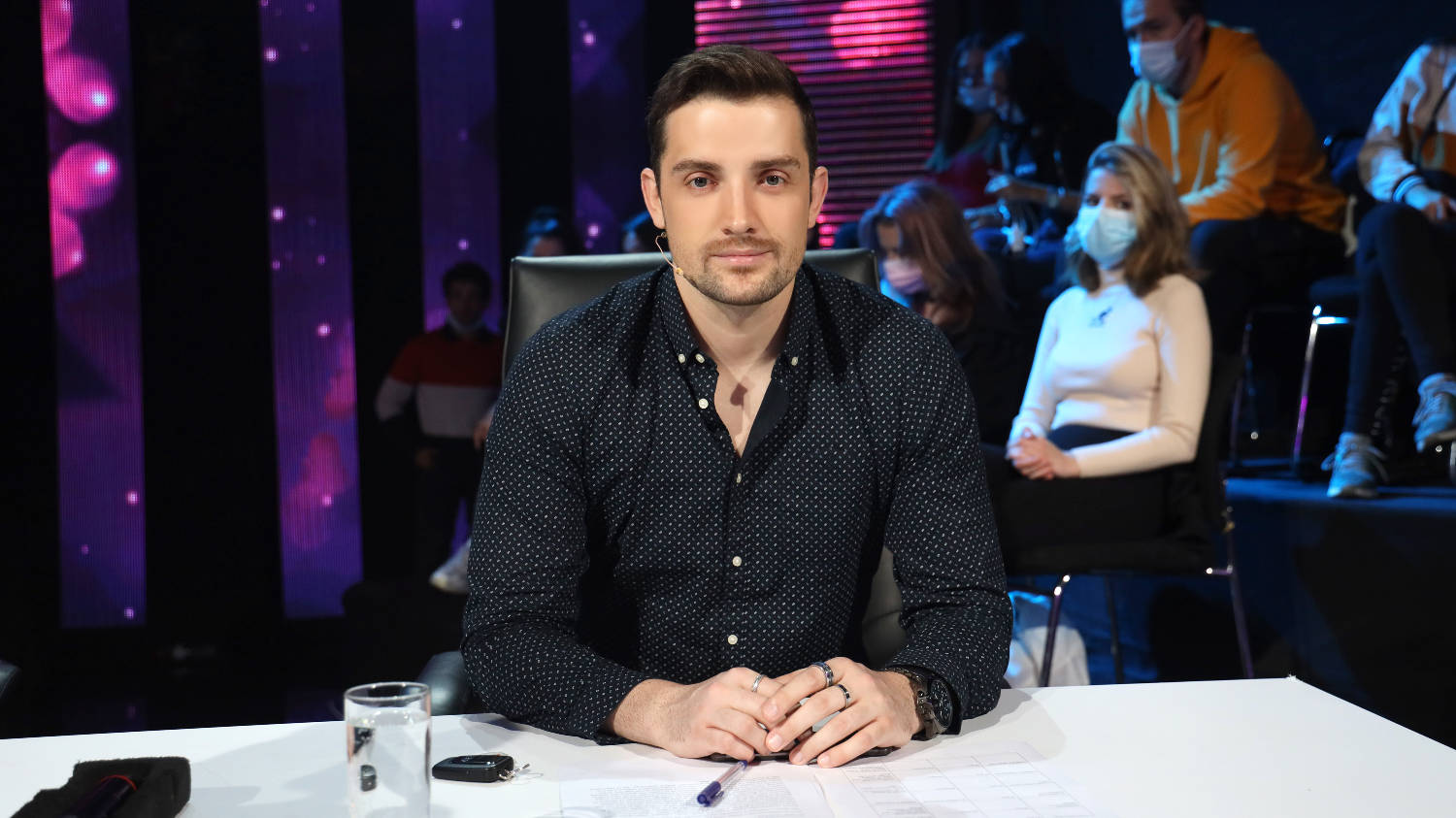 "Smuvao sam devojku za Novu godinu" Mirza Selimović o ljubavi i praznicima: "Bili smo u jednoj sobici, ložili smo peć, više nam nije trebalo" (VIDEO) 9 8a76508e5273bbef3f4a6b4c9b566ca3ebc7329b