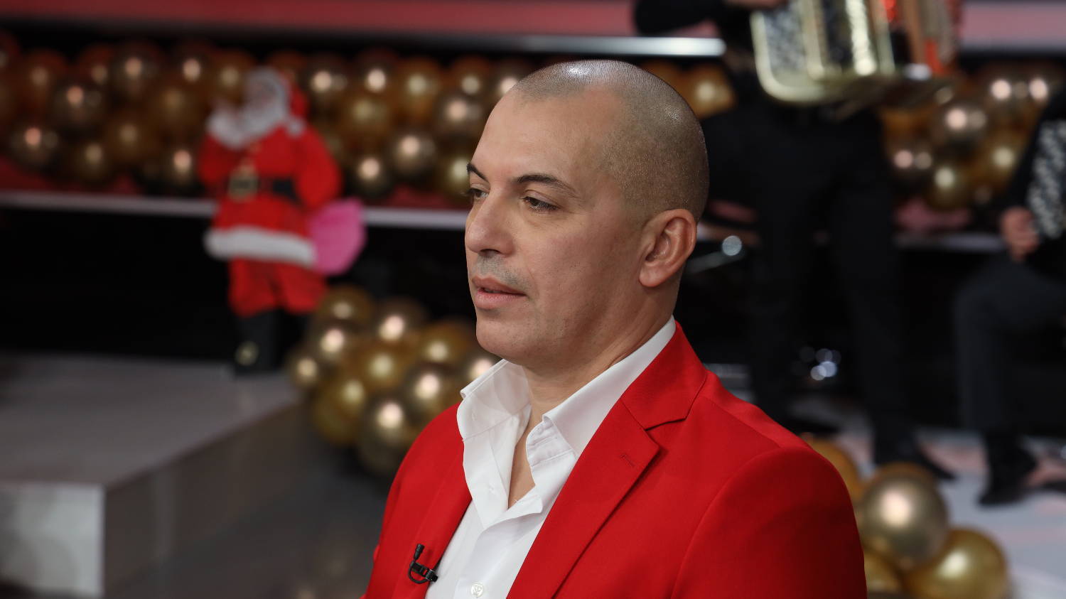 Njegova ćerka danas MAMI UZDAHE MNOGIH, a supruga mu je USRED NASTUPA rekla da je TRUDNA 3 8abd33707734526fc93d7c45c610155de0af200a