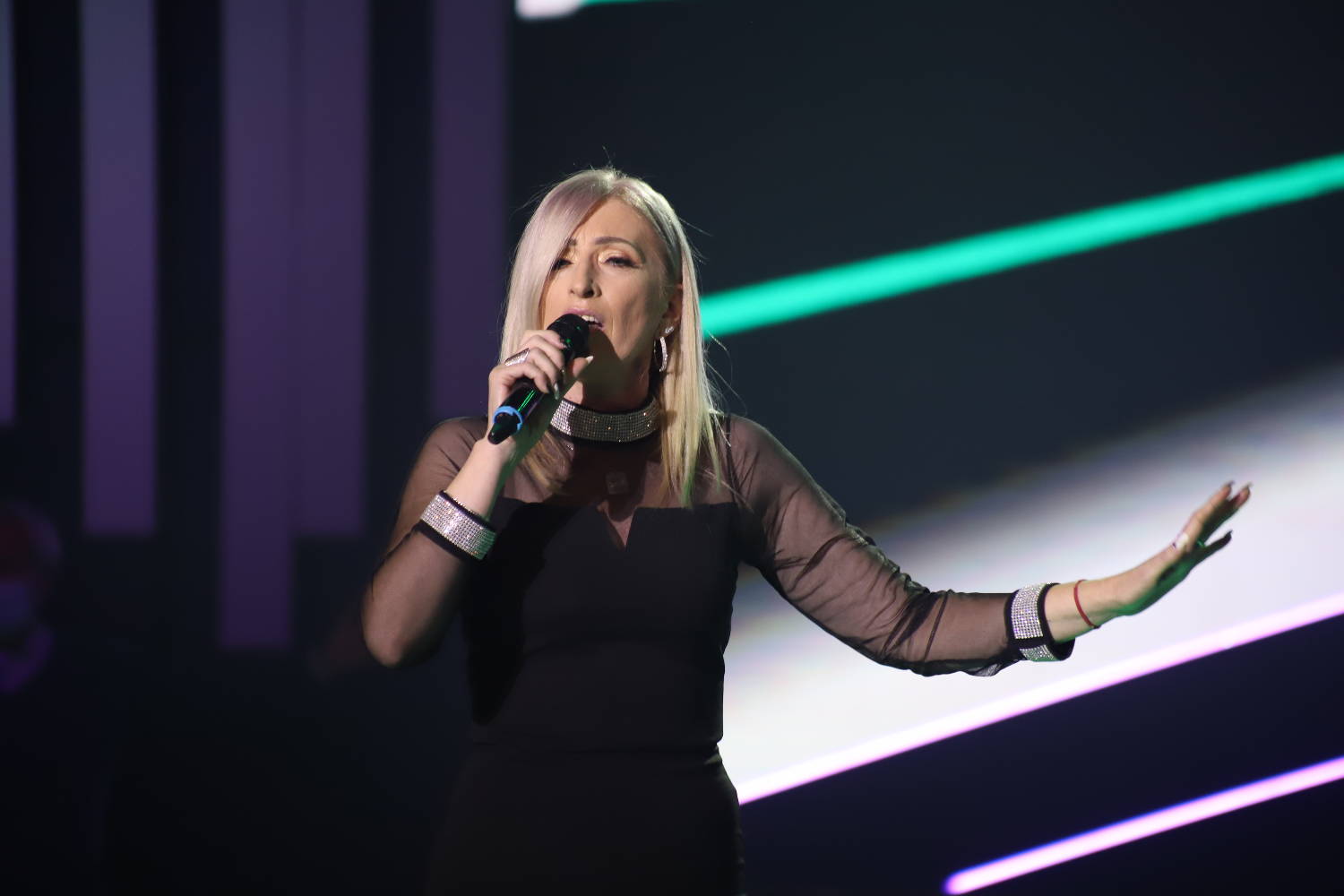 LAŽU DA NIJE UDATA zbog bakšiša: ''Dao mi je čovek 200 EVRA'' (VIDEO) 2 8c70395bc301dc342fff7adecd05cbafc8874043