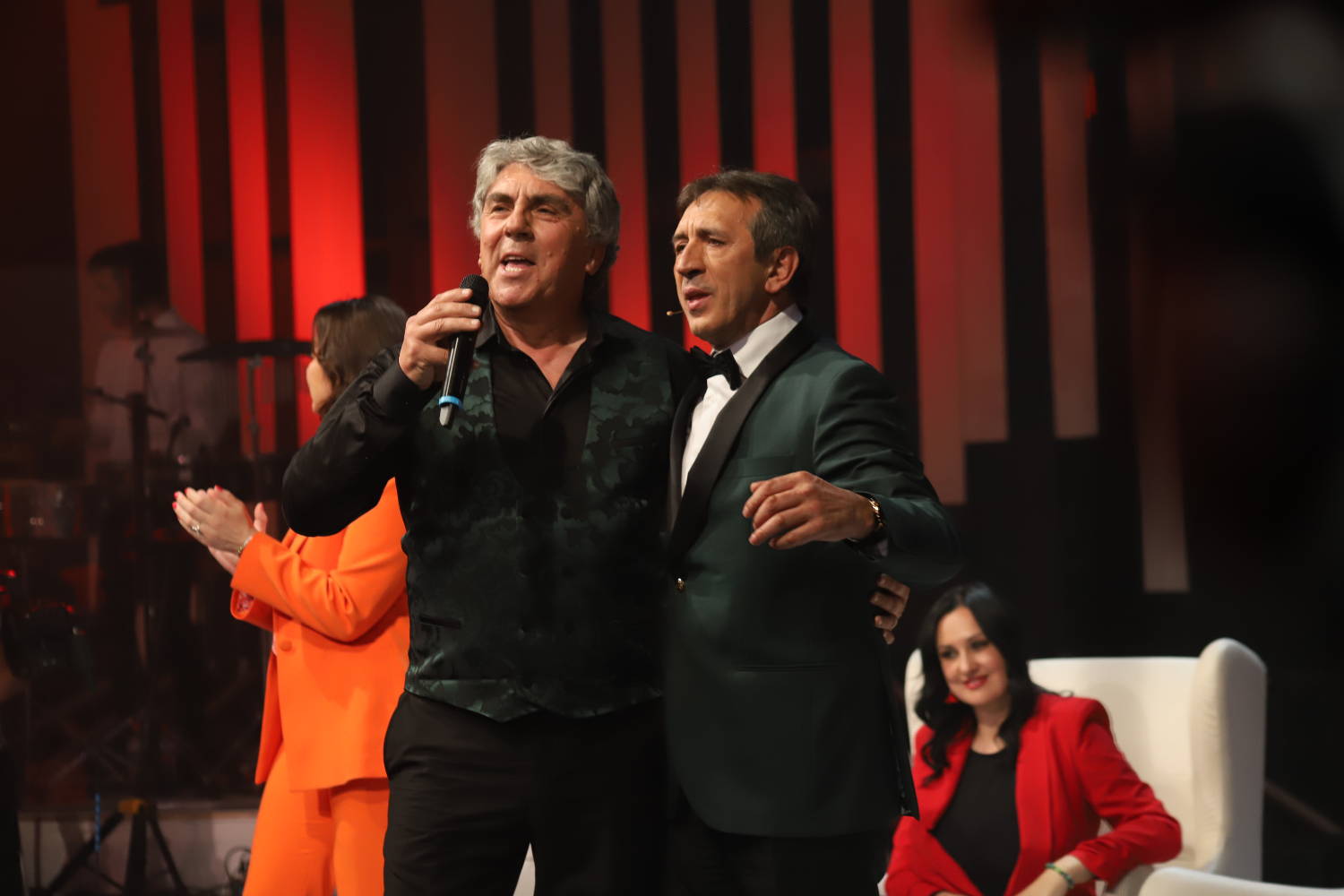 JOŠ JEDNOM JE ISPUNJENA MISIJA: Izvedbe koje su dotakle srca, FILMSKI POTEZI PRIJATELJA I PORODICA koje oduševljavaju nacije (VIDEO) 3 8cabd327611e621e7759e56326cf5bd0c28dbaa8