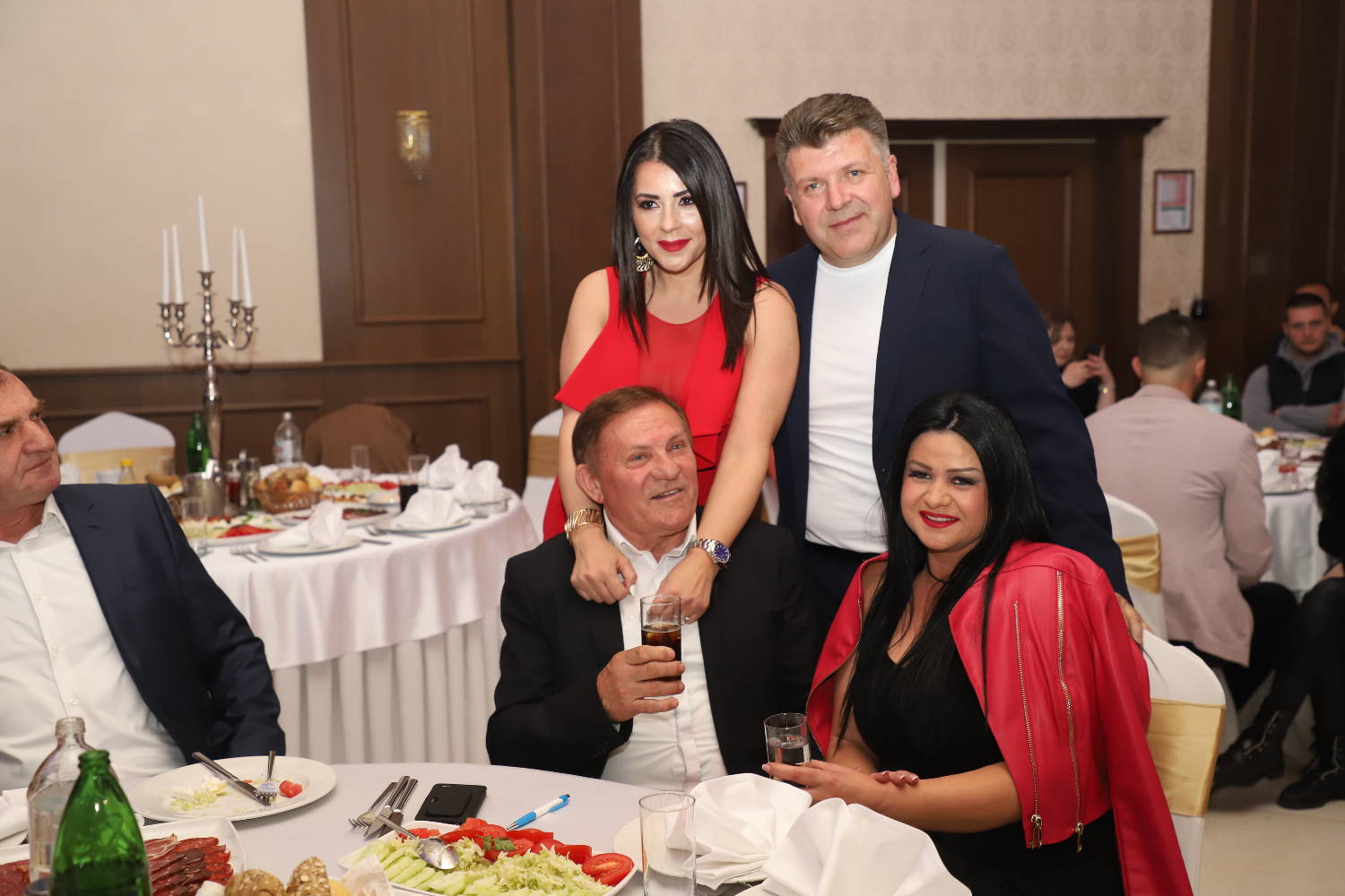 KAKAV POVRATAK NA SCENU: Bane imao tremu na promociji, ali kad se latio mikrofona, sve je zaboravio (VIDEO) 5 8ddafe5fc5183a092fb50e439ca455717ea3c883