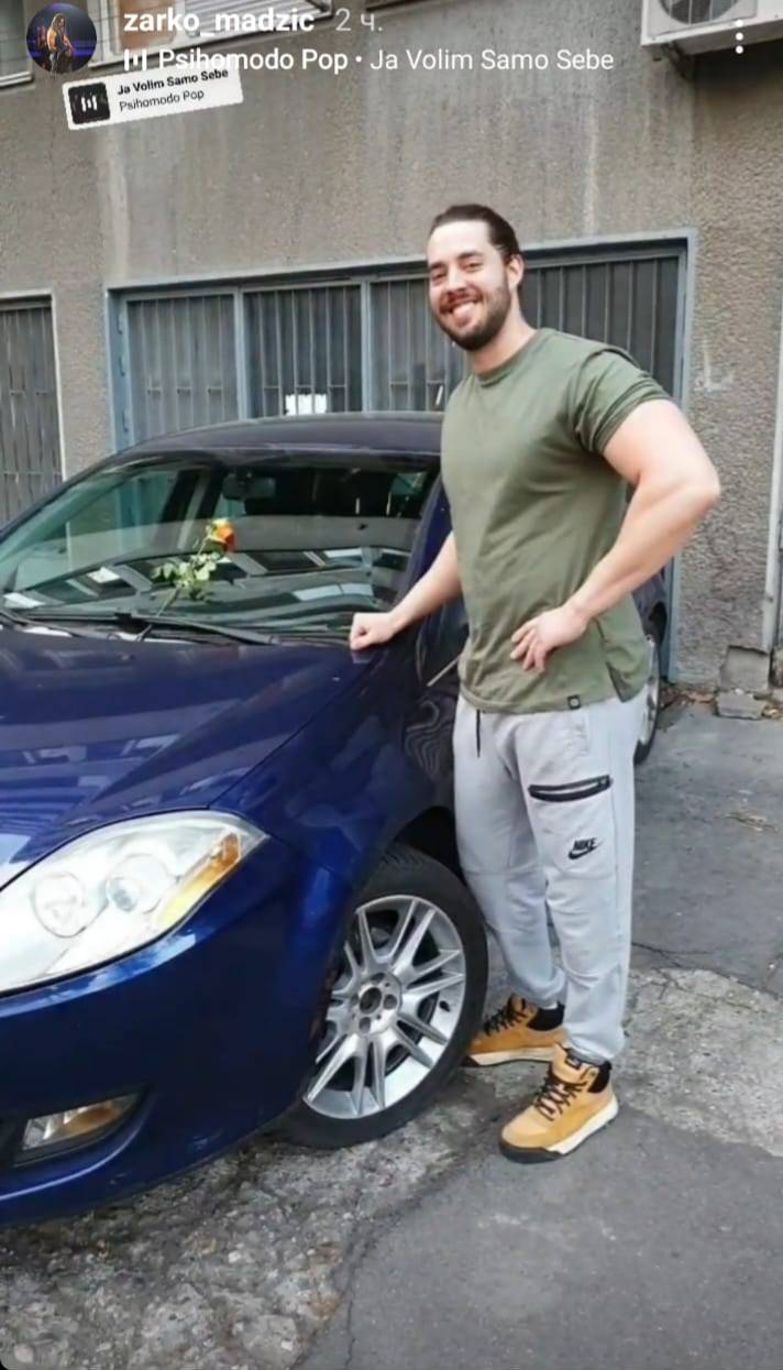 Pohvalio se ružom na kolima, pa usledio ŠOK: "Naljutili su se na mene" 5 8ea5fc40de0969dd442326316ec0da550326430f