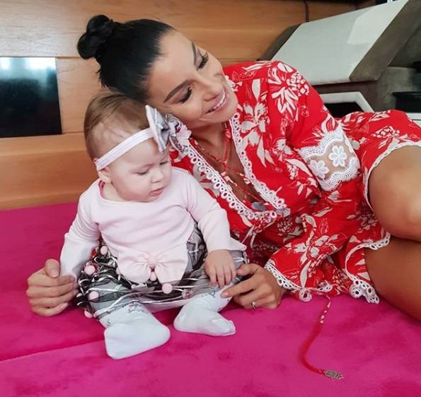 MIA BORISAVLJEVIĆ otkrila koju je reč prvu izgovorila njena ćerkica Ema! 2 8edf49d0fc345fd4a240d112d963d230e3652424