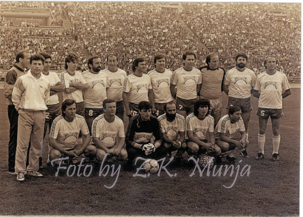 LEGENDE NA OKUPU: Čak osam pevača sa ove fotke više nije među živima 2 90a22f2a1f14eba5f8babd5e43caf5714442bc3b