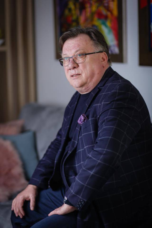 Udarila nas je žena, a mi automobil ispred: Halid Bešlić imao saobraćajku, pevač se odmah oglasio 4 9171eaf80d5a76101a642f739497de228ea99c66