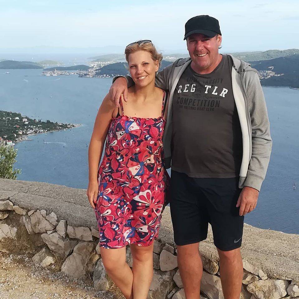 NJU VOLI VEĆ DVE DECENIJE Marko Žigmanović i njegova supruga danas slave godišnjicu braka (FOTO) 6 92f48e37ba4a8b57cf70eb12def7577b400ad484