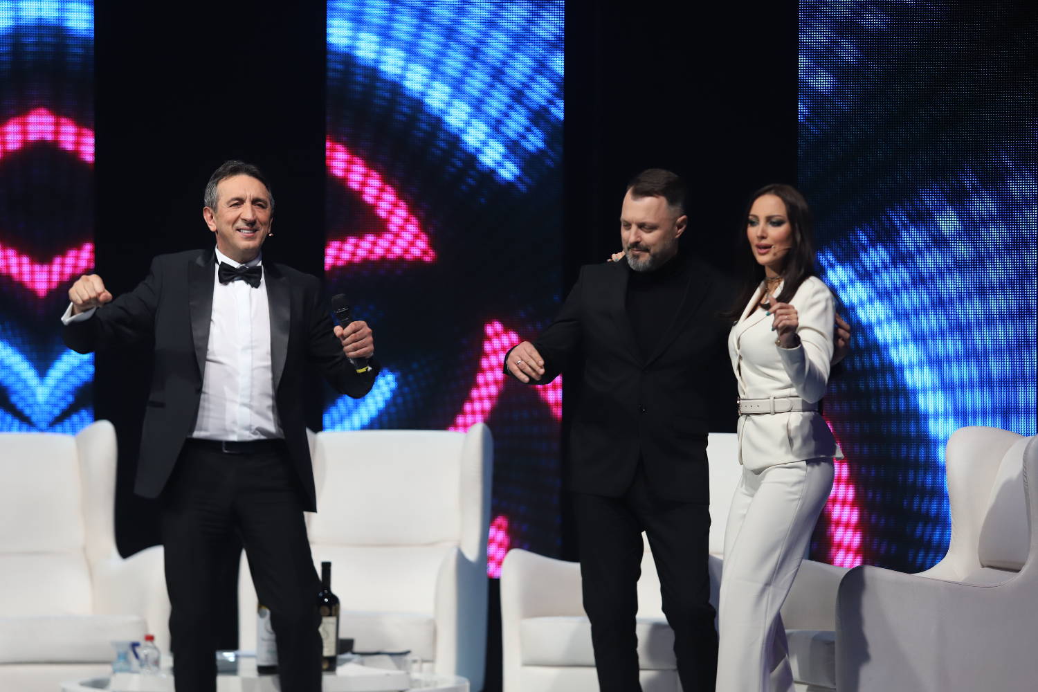 Šta se to sprema večeras? Dragana PUSTILA GLAS, a za njom i celo Žikino ODELJENJE! (VIDEO) 2 937c633a79208dab4f4885e1c8ee03cb0cd58492