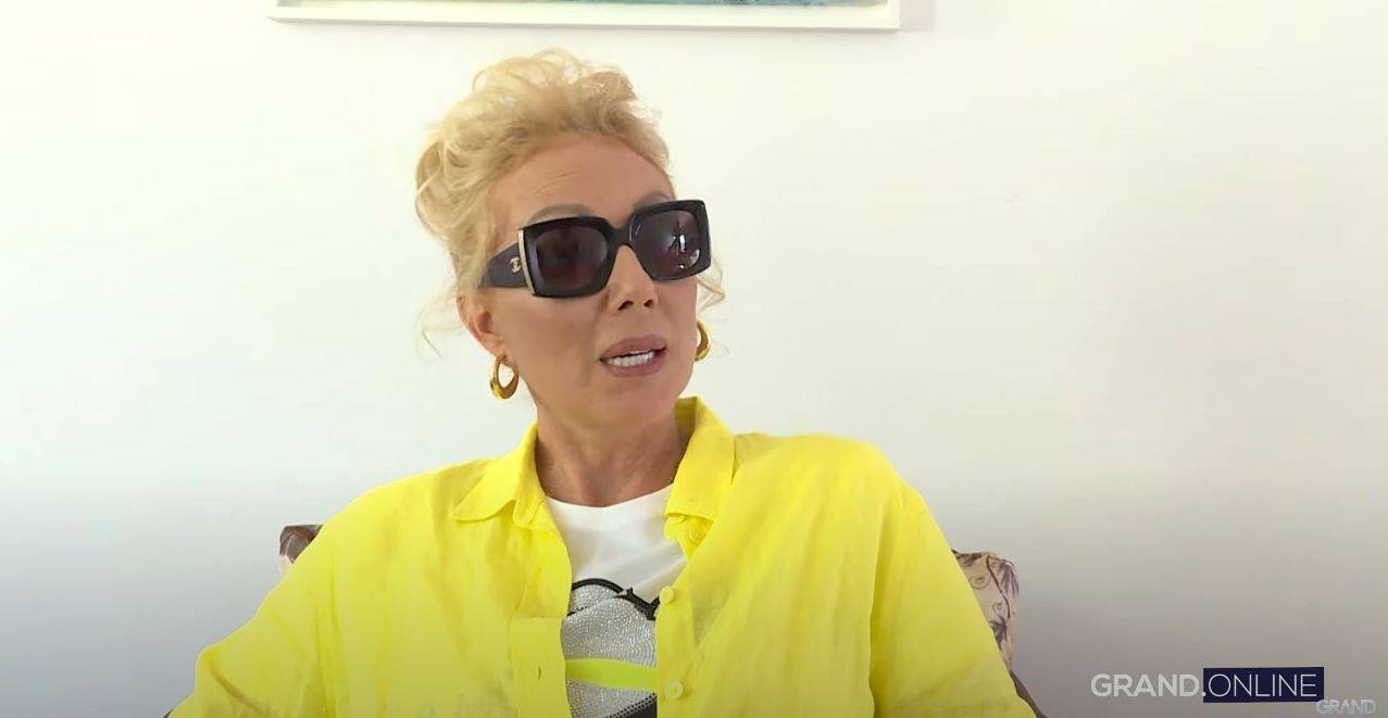 SVI DETALJI SPEKTAKLA U RUMUNIJI: Lepa Brena POKAZALA ZBOG ČEGA JE I DALJE BROJ JEDAN: "Hajde da se volimo je moj moto" (VIDEO) 4 94cd0fd758cf5b834e4385f7e92723facb5412e5