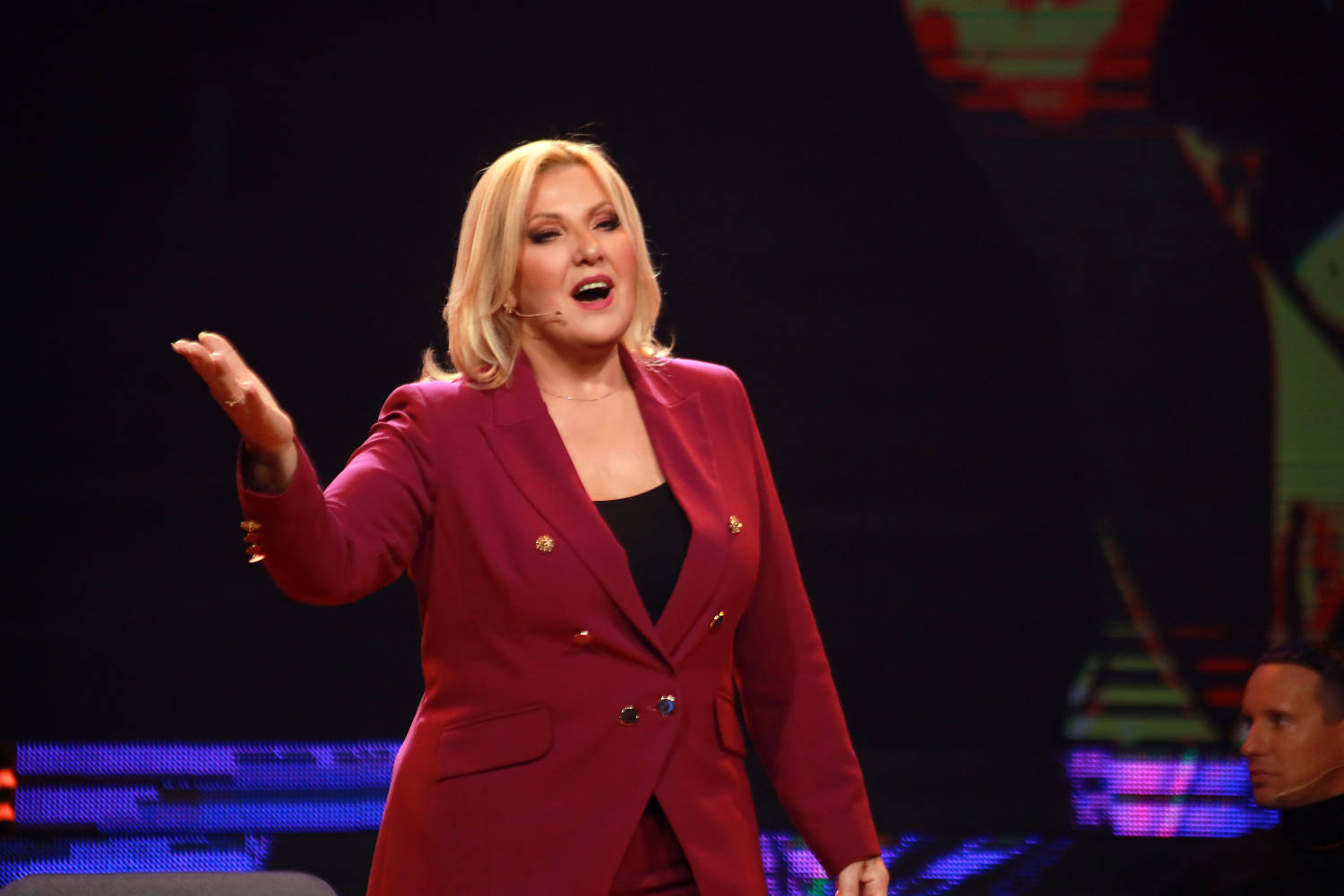 Voditelj ISPROVOCIRAO Snežanu Đurišić, a ODGOVOR koji je dobio sve je bacio U TRANS (VIDEO) 2 9578d9c3f489e0f4b57e21076aaf74da2558393f