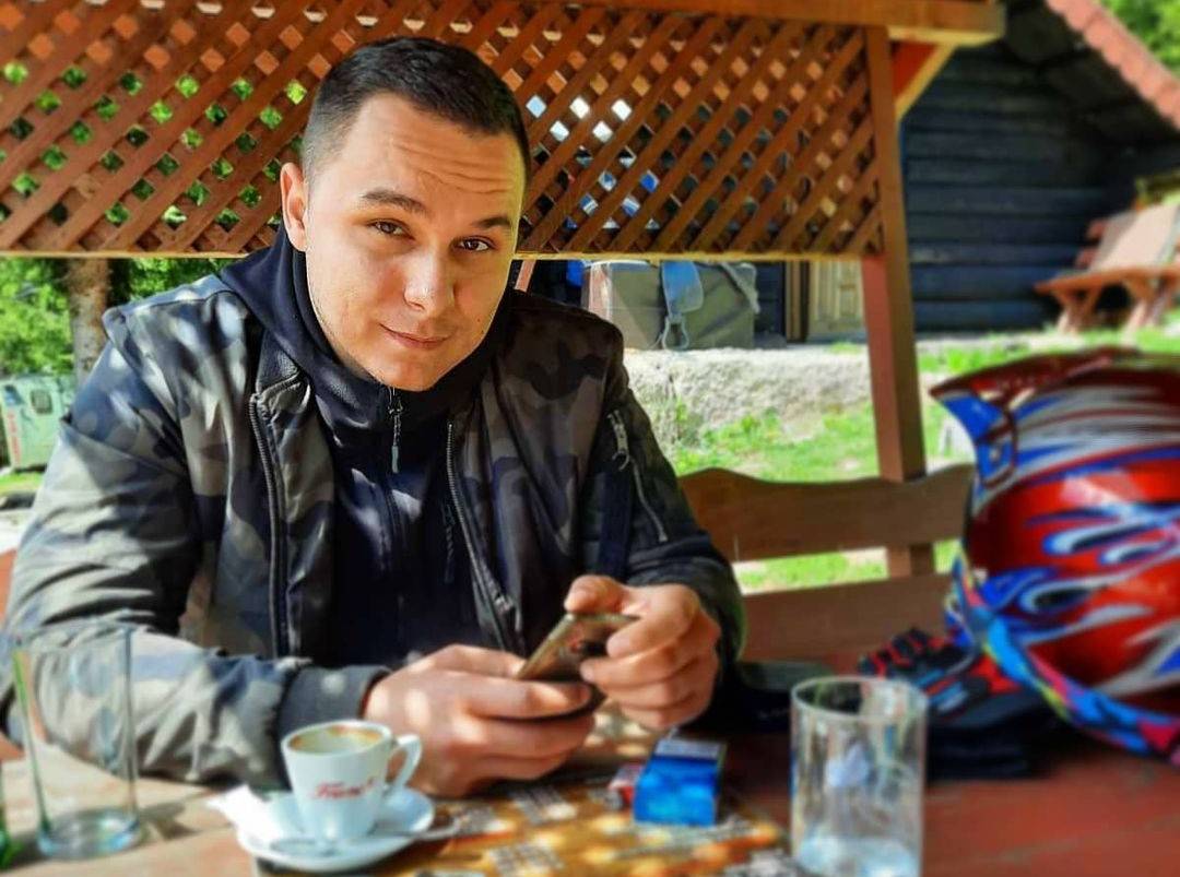Nakon PRIZNANJA DA MU SE SVIĐA KOLEGINICA, Emrah otkrio KOJIM ATRIBUTIMA ga je privukla 2 959c3c4fea1fcf66971da1fd537bd7130d762283
