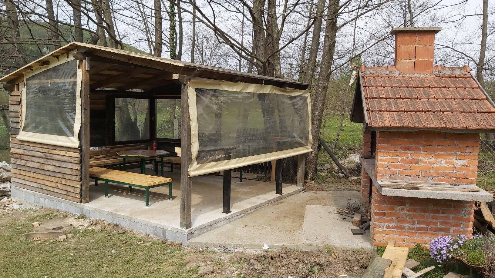 NIJE VILA, ALI BIĆE Okoreli roker ulaže u poljoprivredu i gradi kolibu na svom imanju (FOTO + VIDEO) 4 960fc7d84c013269b613ae01a52139855b572c2b