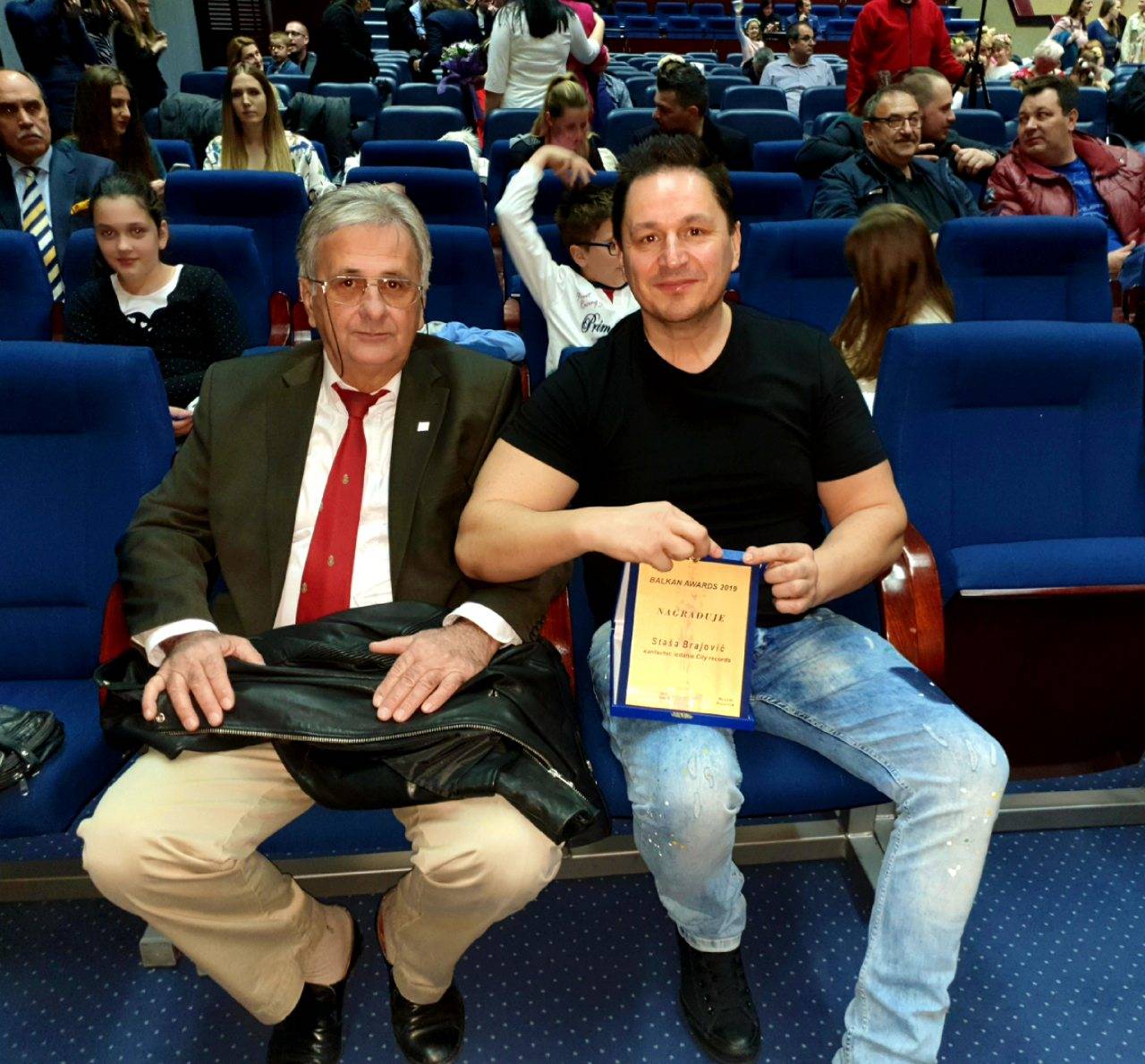Staša Brajović dobio NAGRADU za ALBUM GODINE! 2 962e330d2d6b40cc28036a792aa43b35ebac2e0d