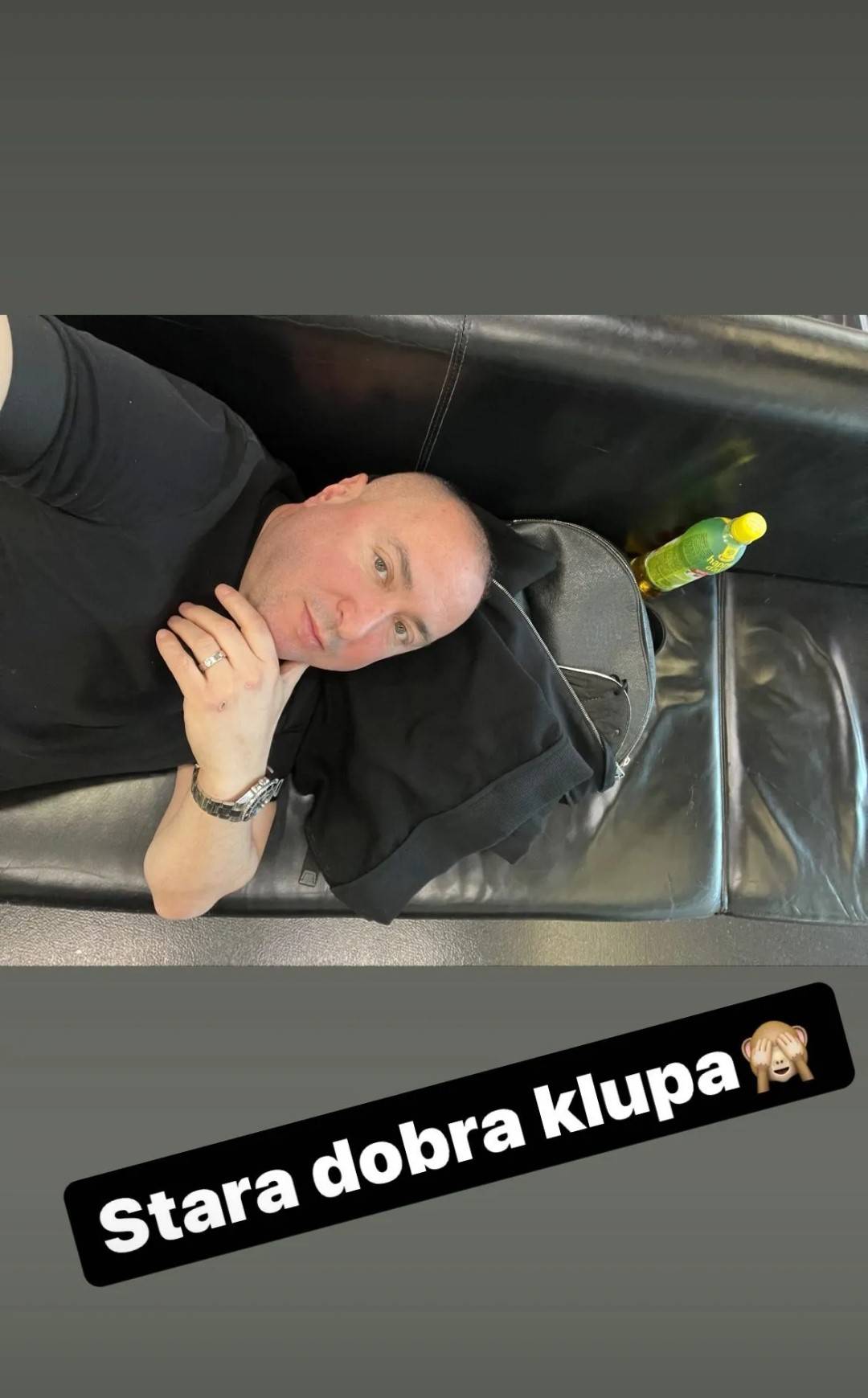 Da li je moguće? ĐANI UHVAĆEN KAKO SPAVA NA KLUPI, a evo ko dežura (FOTO) 3 98480335df6ab3e4e663ced621faba2ef2578195