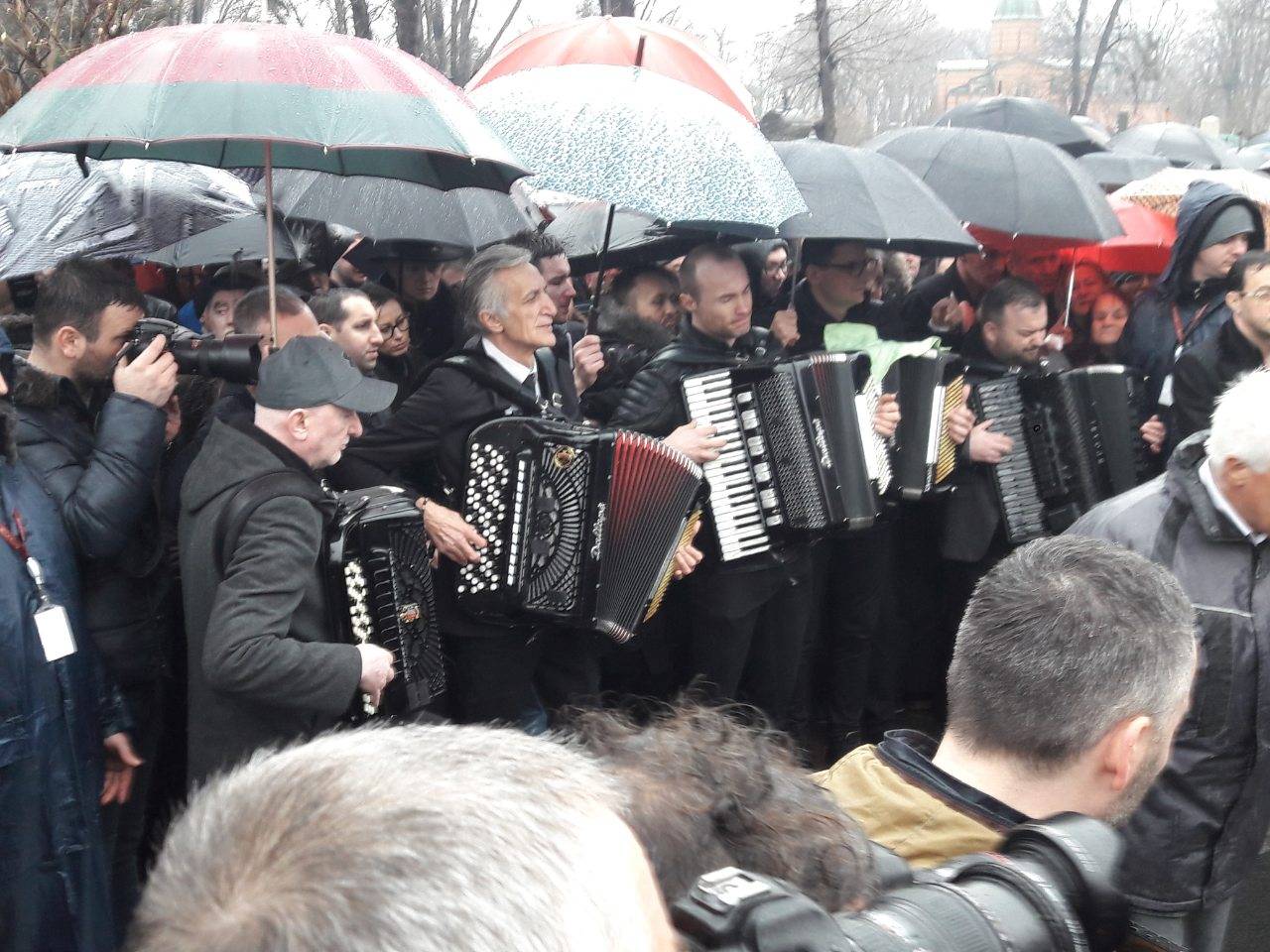 I NEBO JE PLAKALO na sahrani ŠABANA ŠAULIĆA! 3 99876c223f30bbfdda628df66b8ccf65f3f3dcfb