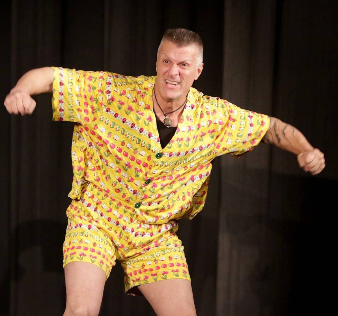 Đorđe David se skinuo na DASKAMA KOJE ŽIVOT ZNAČE i pokazao zanosno telo u šestoj deceniji 3 9bcc83a2467f165dc764a751e9db997156fb30c5