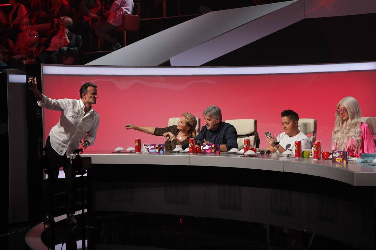 Đorđe emotivan, JK operska diva, a Marija pokupila najviše takmičara: Pogledajte celu emisiju "Zvezde Granda" (VIDEO) 3 9c5858980dd16094bfedd158bee882da26149314