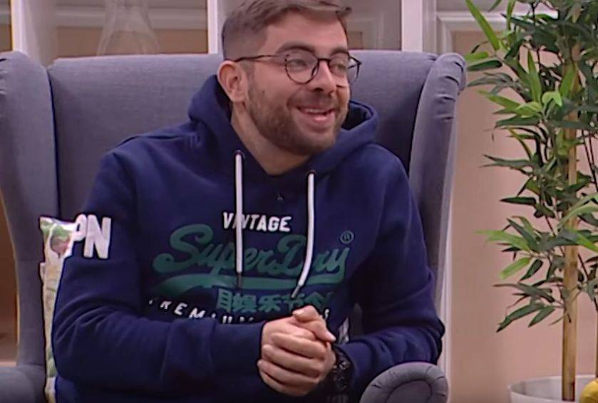 Voditelj OPLEO po pevačici i koleginici sa jutarnjeg programa: ''Ne zna se KOJA VIŠE PRIČA'' 2 9d88592b61726572d0a13af2a1609a3ade83bc28