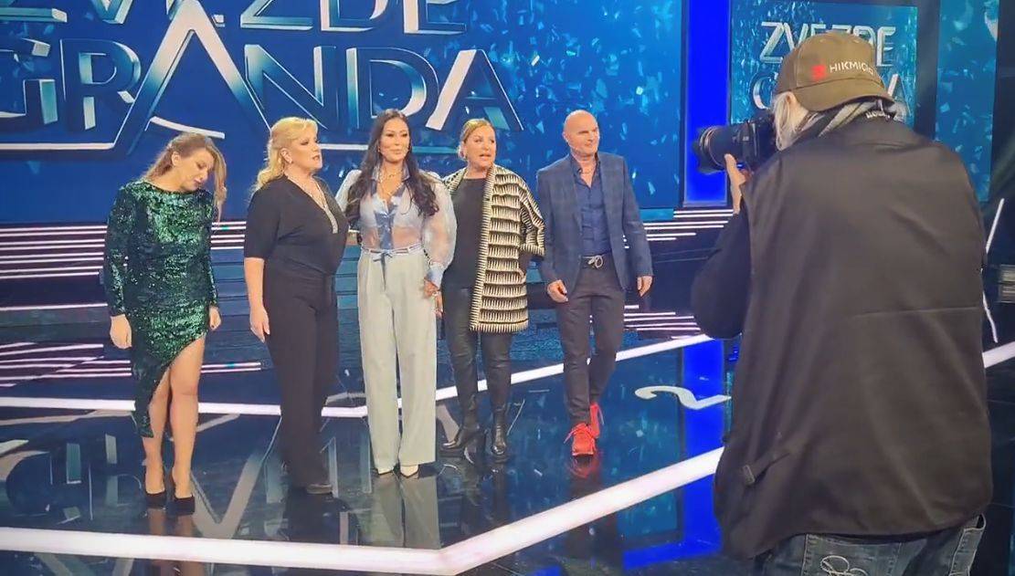 OPŠTI HAOS NA SNIMANJU: Popović i Marija na zvučnicima (VIDEO) 2 9dcb2618974e54a18019262cae3bf7f2b2b64bbc