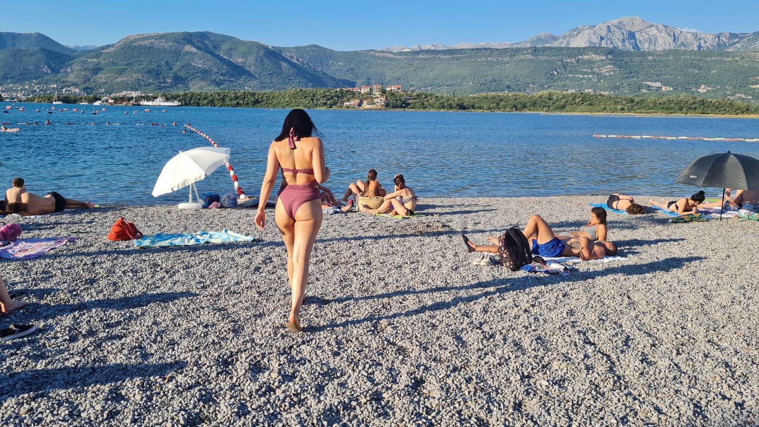 OVO NISMO OČEKIVALI: Zvezda Granda SE SKINULA NA PLAŽI I POKAZALA SAVRŠENO TELO (FOTO+VIDEO) 13 9dd52f2d20512c1a918d9bdabdaa888f1bedcdba
