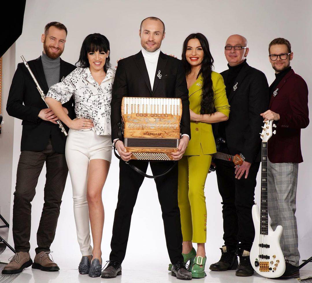 PRAVA EVROVIZIJSKA: Orkestar Aleksandra Sofronijevića predstavio pesmu "Anđele moj" (VIDEO) 3 9e2404e78848b9c820b4c97fc6e82864584896db