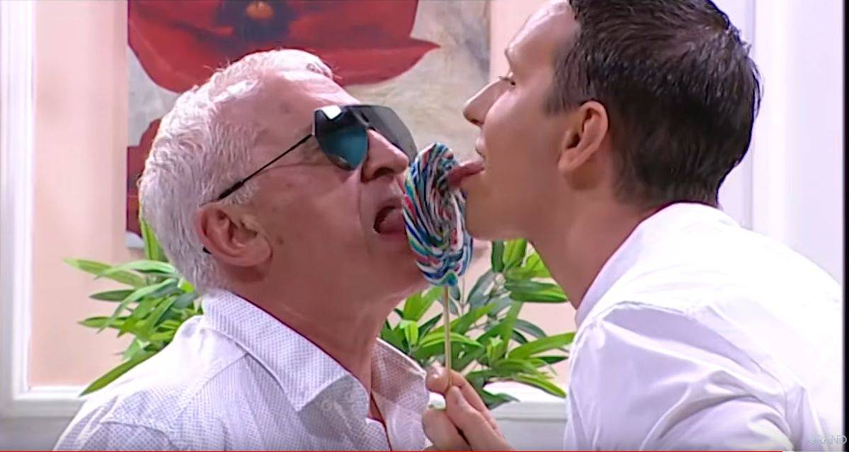 Da li je ovo previše? Era i voditelj u epizodi KO BOLJE LIŽE (VIDEO) 3 a172f98452c5d5fab19f445335a5033e9ced0fd3