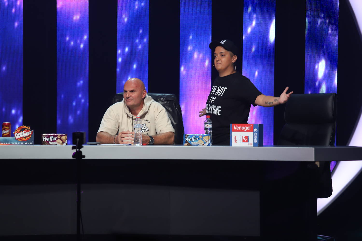 Jelena i Mira ULETELE NA SCENU, Voja ŠOKIRAN: ''Je l' se ovo STVARNO DEŠAVA?'' (VIDEO) 3 a18a73ec556e0315aa74c8d7440b08c6eba94cef