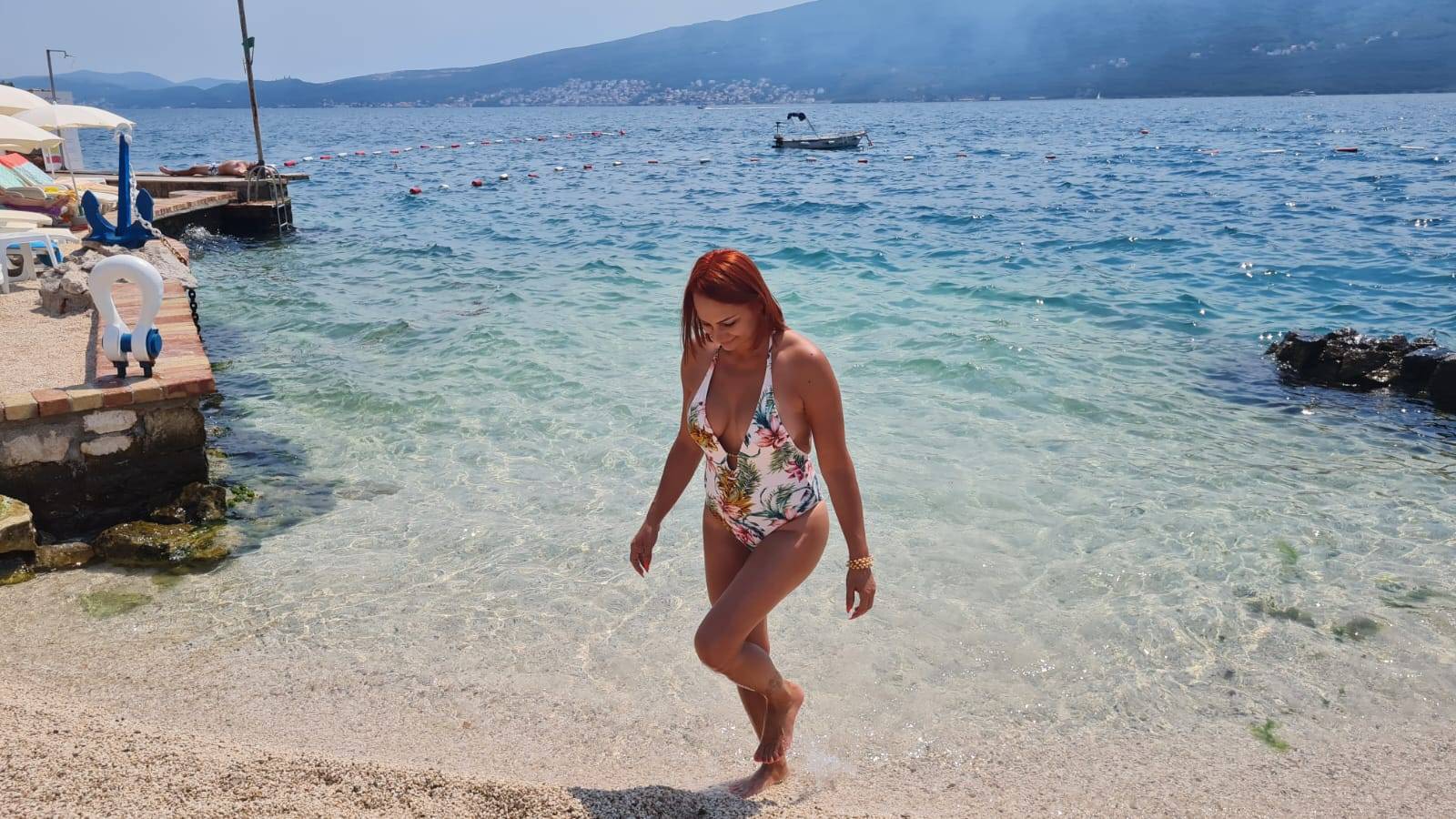 Zbog Mudronje se napravila GUŽVA na PLAŽI: Takmičarka nikad IZAZOVNIJA (FOTO) 11 a1ee05d68d5bf7da6057fbde5f30f64bfbde9387