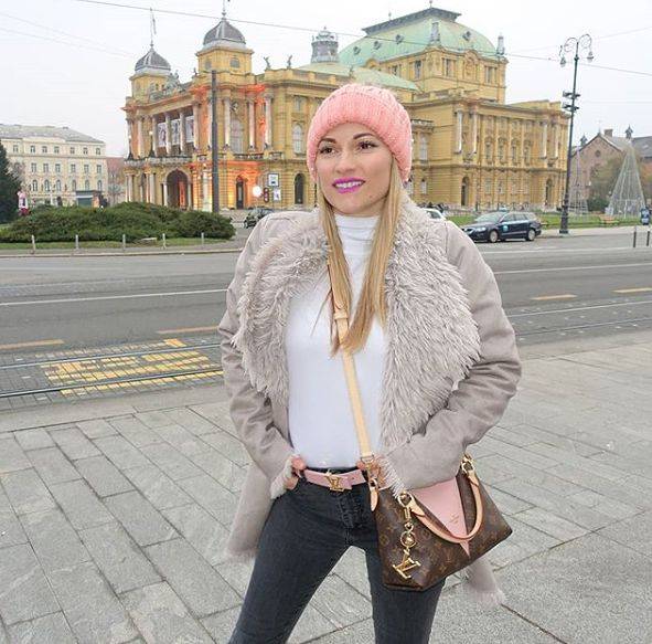 Pamela Ramljak proslavila 40. rođendan, pa raznežila objavom: "To je to, ja imam sve" (FOTO) 2 a3bd00bc1c4fd74bd939d93f2dfff4c2ade3ad2a