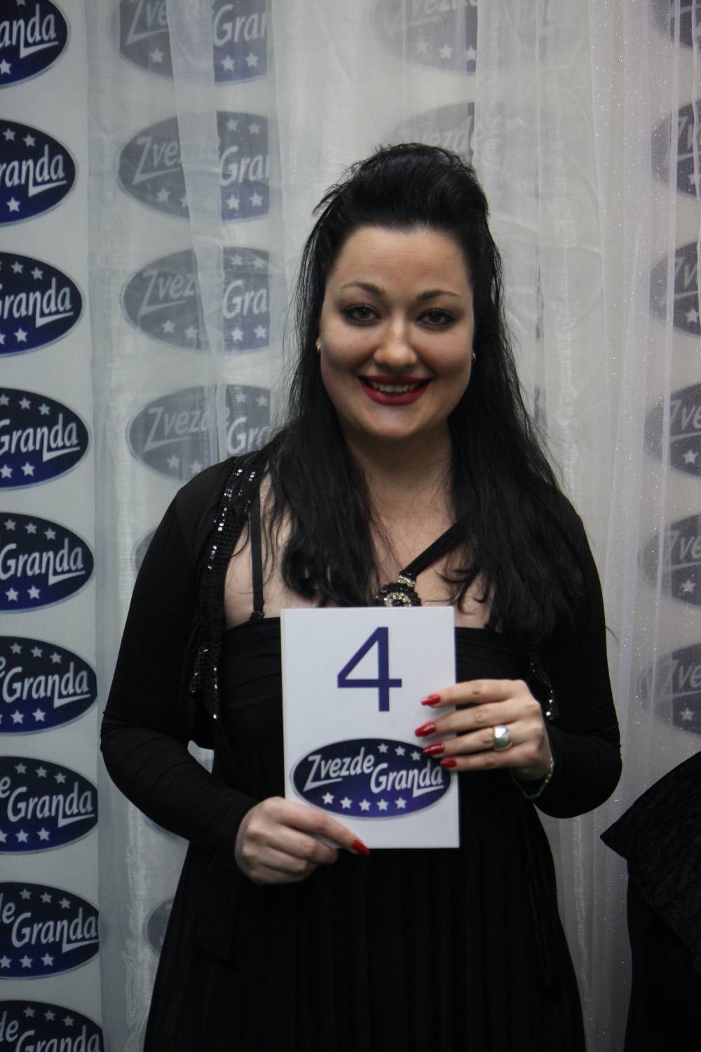 Go stomak i uske helanke: Sandra Rešić se transformisala, fanovi ne veruju šta vide (FOTO) 6 a4acfd87f3f1ad8bdf1d475dd36013e505103dff