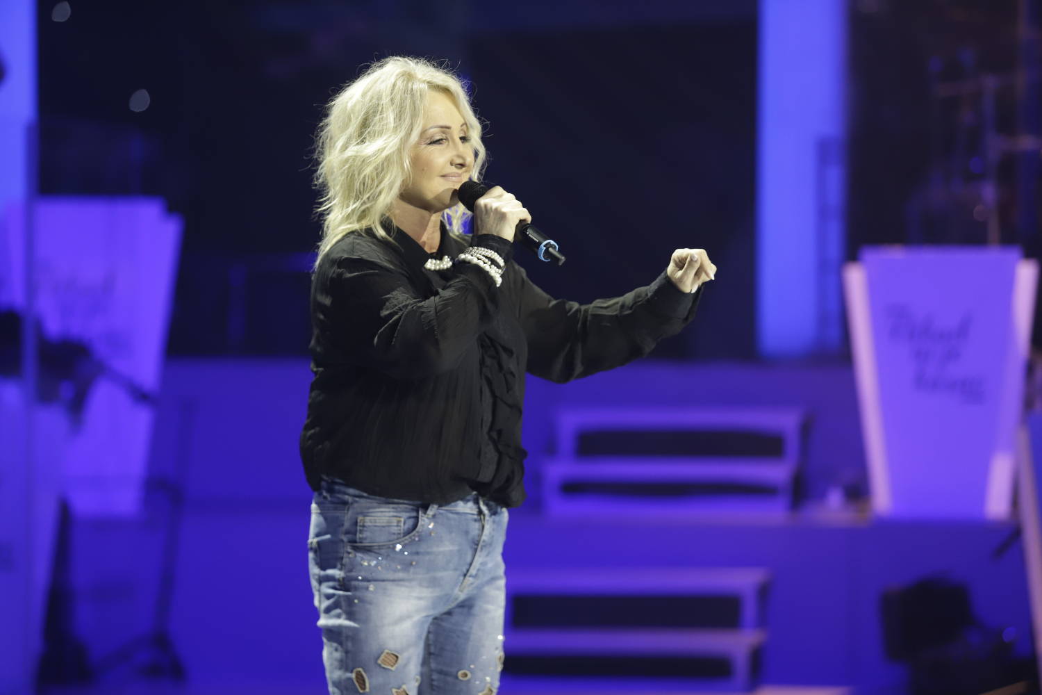 Marija Nikolić priznaje da ima udvarače pa obećava: ''PROSIDBA STIŽE ZA FINALE'' (VIDEO) 2 a54ae357a9a23d474351d773ab8e3f25f529adbc