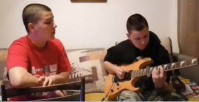 MUZIKOM PROTIV KORONE Vranjanke znaju najbolje (VIDEO) 2 a6f3837a5831c750c75309aaabdac2b2950ec44b