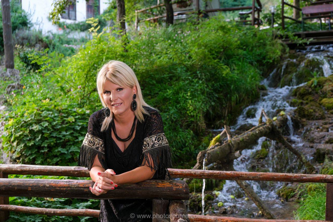 Devedesetih je žarila i palila Jugom, a sad poručuje: „Hoću kod Žike u NIKAD NIJE KASNO" 5 a79874a7c1aa1f6a3222b2393e5ea37e1cbbd98a