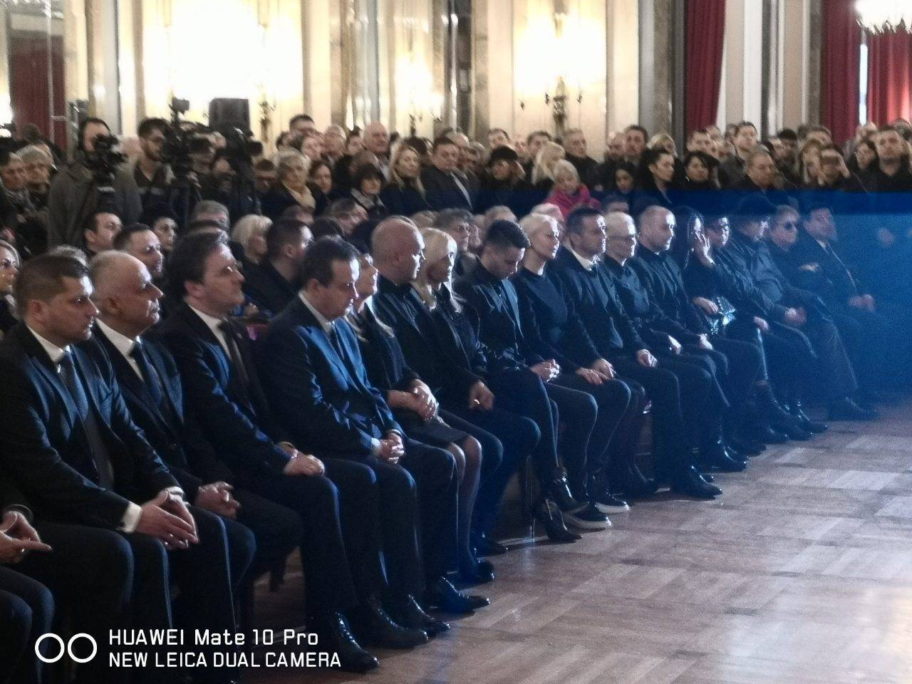 DANAS SE NACIJA oprašta od KRALJA! Završena KOMEMORACIJA Šabanu Šauliću! 4 a99b0de18b1fbc350e322c2646ebe50c38947de6