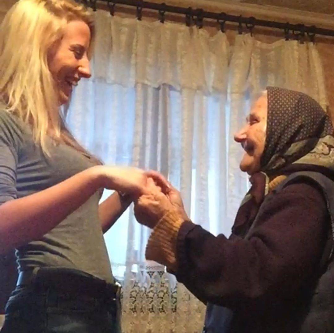 "Hvala ti za svako buđenje i teranje u školu": Cipka pokojnoj baki posvetila EMOTIVNU objavu, a njihove zajedniče slike će vas RAZNEŽITI (FOTO) 2 ab41691352b1dcc62512c8f2887e6d1ae5688e79