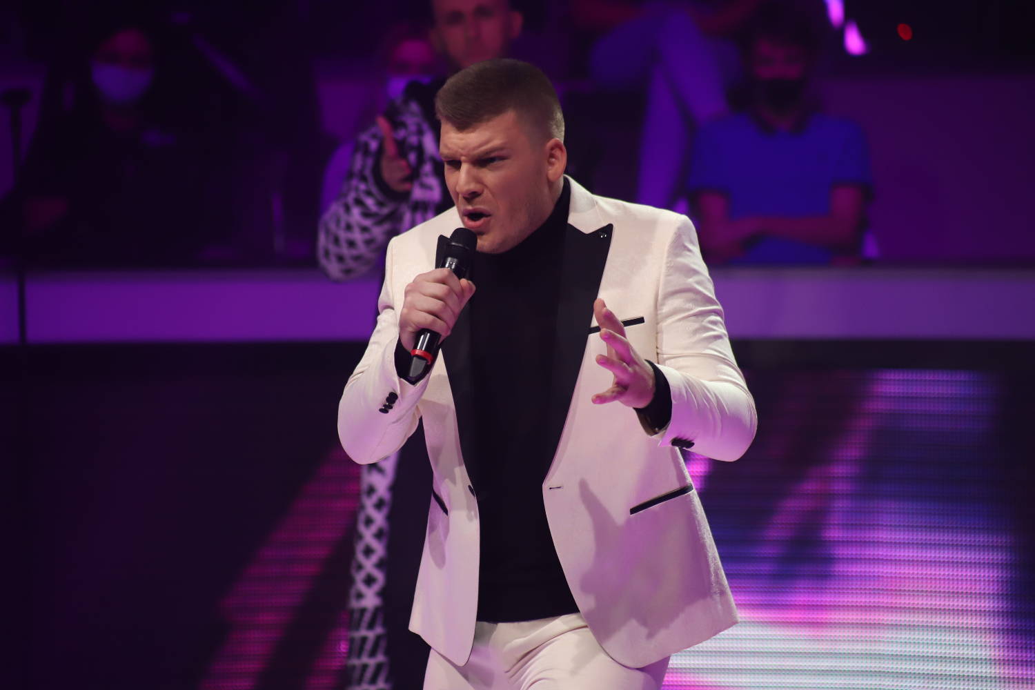 Karleuša SKINULA takmičara, pa se trampili 4 ab8cec753e2aaa52dbdd4349daac4f46fd1f6d0a