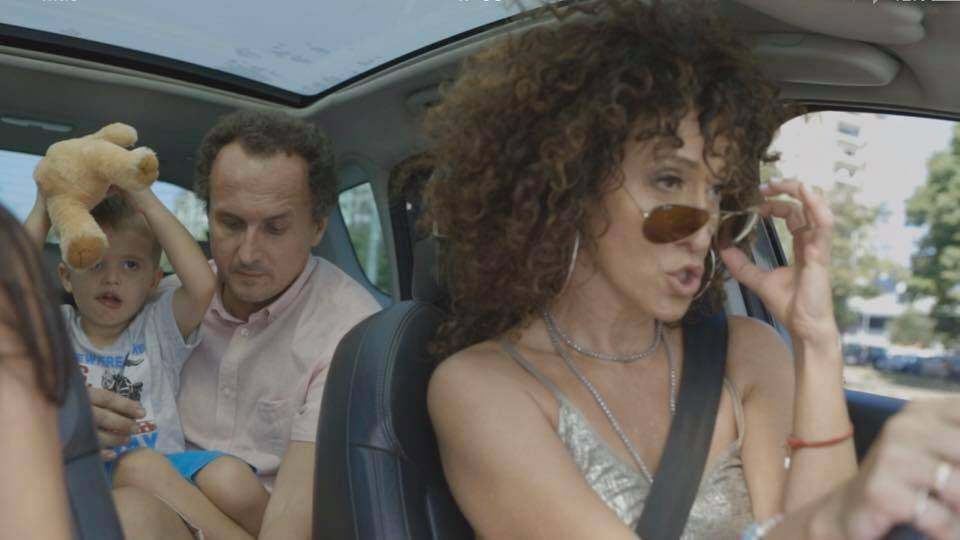 HIT „Dodirni mi kolena“ u NOVOM RUHU: Zana snimila novi spot za staru pesmu (VIDEO) 2 ae2f4bf975b6cee84a34fe149bebf3d849d8b8d4