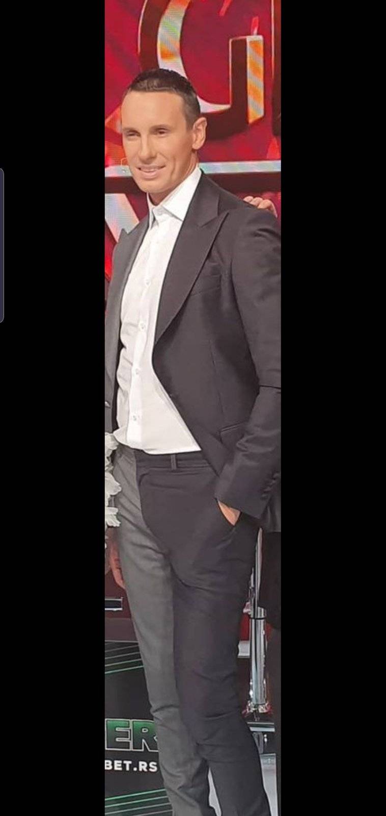 Kažu da je NAJBOLJE OBUČEN muškarac kod nas, ali neke kombinacije su PREVIŠE SMELE (FOTO) 3 b248a1d43675fbaa8ecab1748aaa87bdbd0543ff