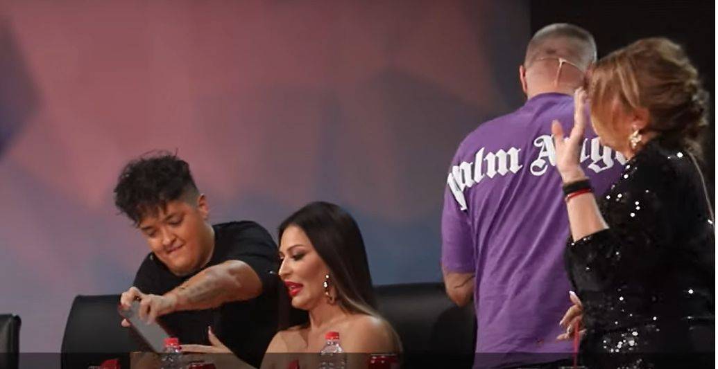 IZA KULISA: Marija OTELA CECI telefon, Sneža i Mili udarili po TRAČ PARTIJI (VIDEO) 5 b30d232cf277318632c0c82f6e3bc08268d10e04