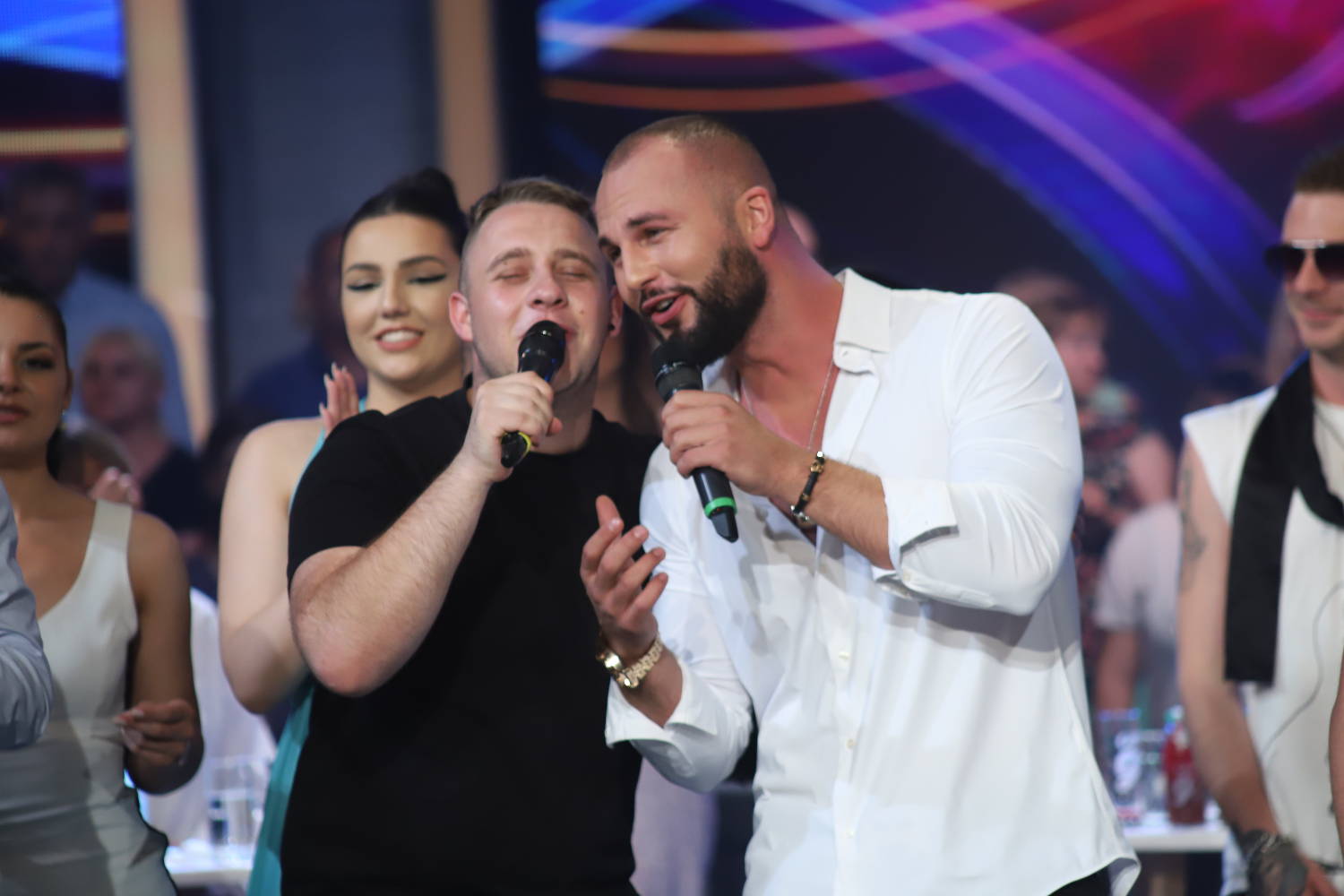 IZBOJKOTOVAO FINALISTE: Na žurci bili svi OSIM NJEGA, Ceca urgirala! 3 b32ed6420c97a3bb82f932cf94acb0cbe5ee6c7b