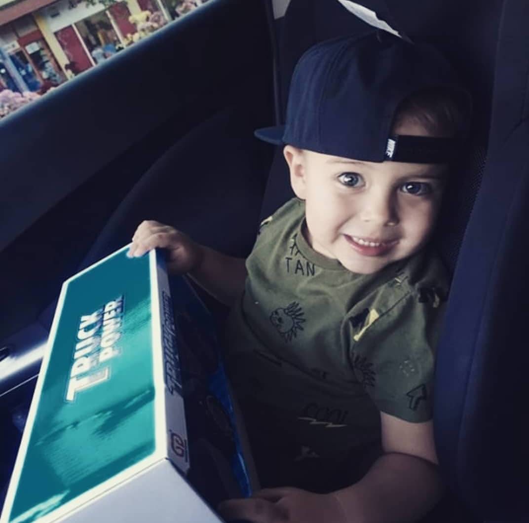 AMAR GILE: KAKAV OTAC, TAKAV SIN! (FOTO) 2 b3c1b0dbe63a581411e4d7f481c22b532b8c7611