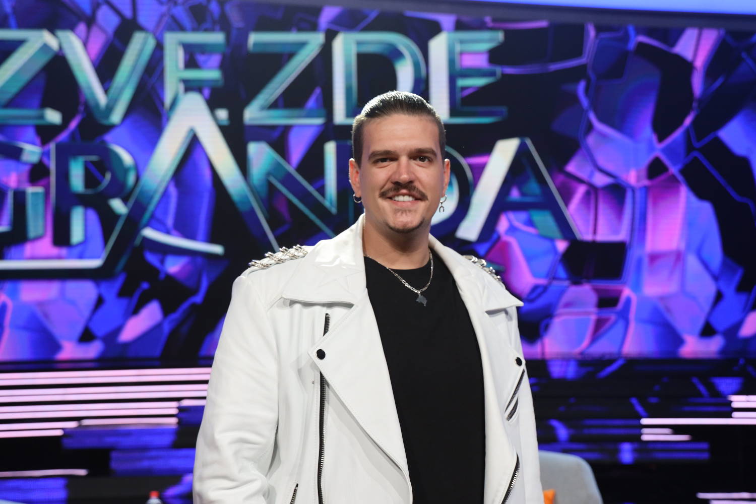Kod ŽENA GA PRIVLAČI OSMEH, a JEDNU STVAR ISAK NE PODNOSI: "To me baš odbija" 2 b5dd4ce3fba2e9524ce16c2ef55109855507eeb3
