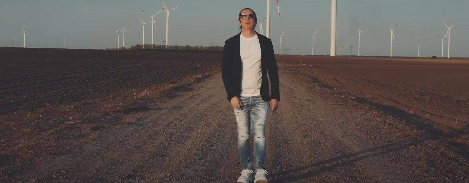 STARI JAŠAR SE VRATIO Pevač objavio novu pesmu, fanovi saglasni: "To je taj JUŽNI VETAR" (VIDEO) 2 b67784dabfd35f7801bcdca1b2309c4c2dfb3e3a