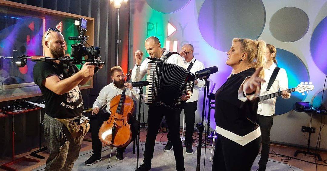KRČKA SE! Sofra u studiju sa OVOM MUZIČKOM LEGENDOM, nestrpljenje raste:"KAKAV SPOJ!"(FOTO) 3 b6a13e9213c093e3f82b046f4b353079185f12ef
