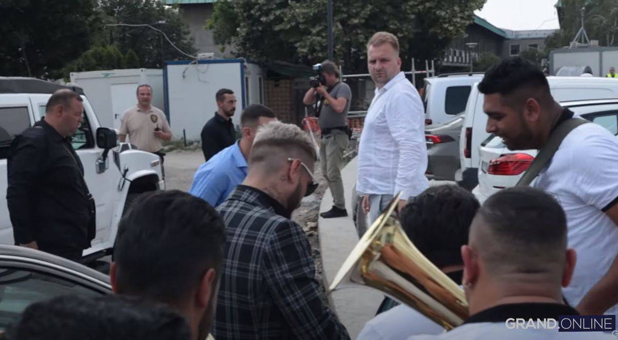 SVI DETALJI GALA VENČANJA Kaće Grujić i Gobeljića: Pred Bogom rekli "DA", u sali PRŠTE EMOCIJE(VIDEO) 3 b77d4938de89cd5fb6b700df2d4715e8c077739b