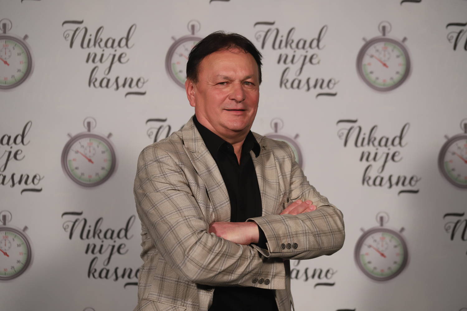 Supruga PLAĆA CEH njegove slave: "Želela je popularnog muža", kaže Mile Andreski (VIDEO) 3 b7c1cb8dd80b3c1fa2de09b5a2d9bff11d34cc9c