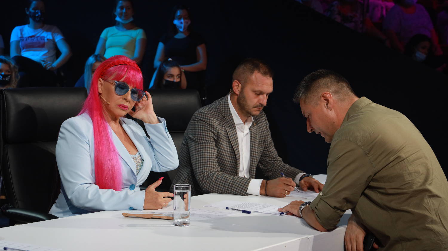 POČELO SNIMANJE: Studio više NE IZGLEDA ISTO a tek da vidite promene u žiriju (VIDEO) 3 b7d3a401b5cc476bd7c888774d69c1c9a134d671