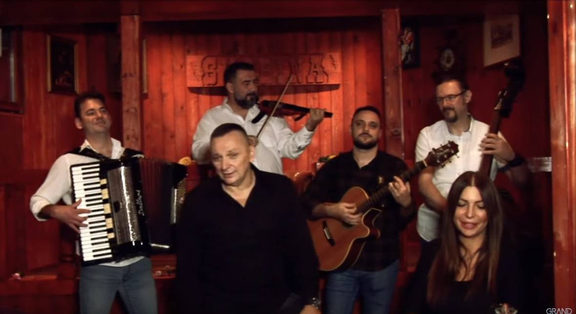 Posle više od dve decenije DIMA ponovo snima! Kafanski evergrin "Nije mene, dušo, ubilo" konačno dobio nastavak "Greške!" (VIDEO) 2 b84ee95b88767a044e618bbfb3578c01ded22f62